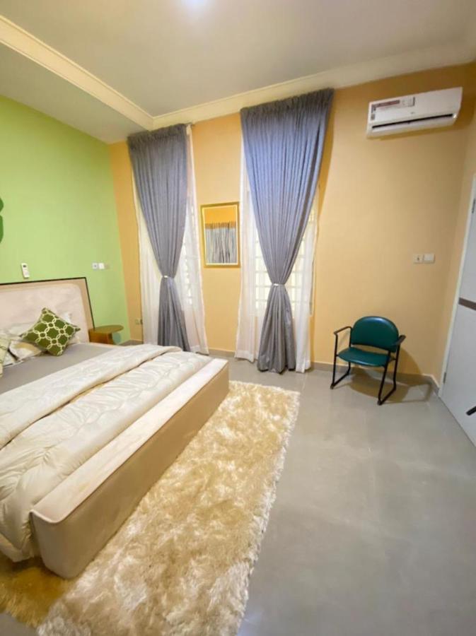 Executive Suite,1169846677:JPEG