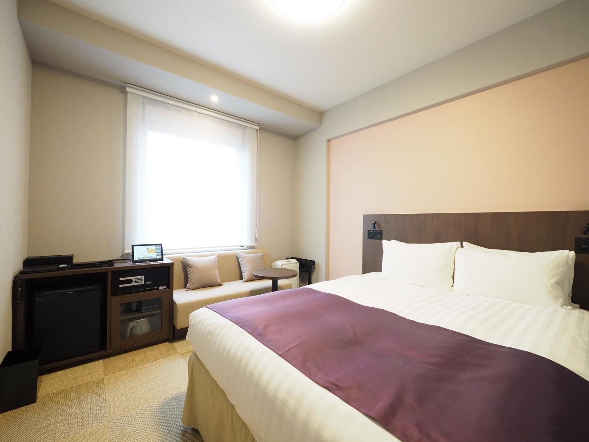 Moderate Double Room Shower,783827805:JPEG