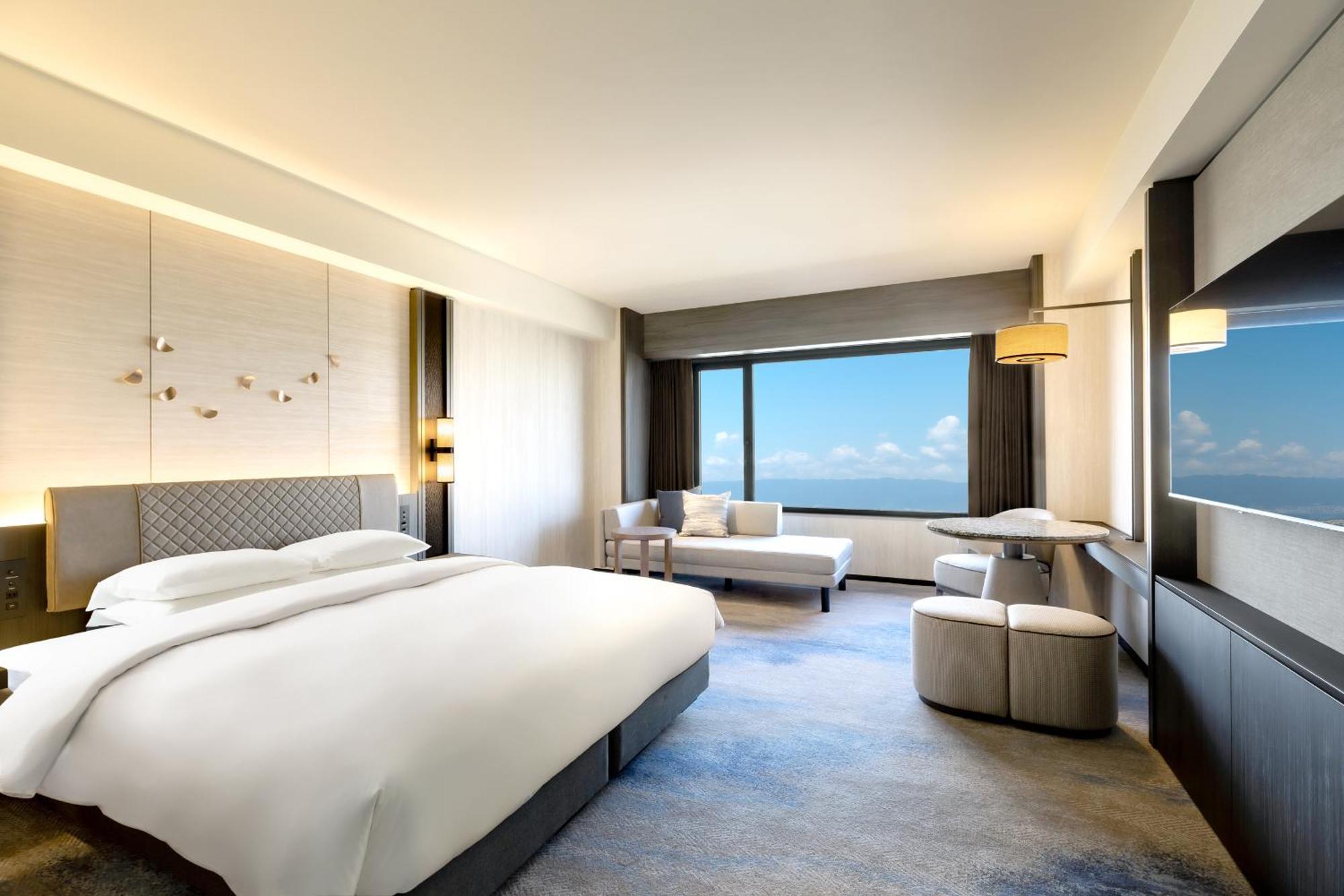 Renovated Deluxe King Room Club Lounge Access Non-Smoking,1706478955:JPEG